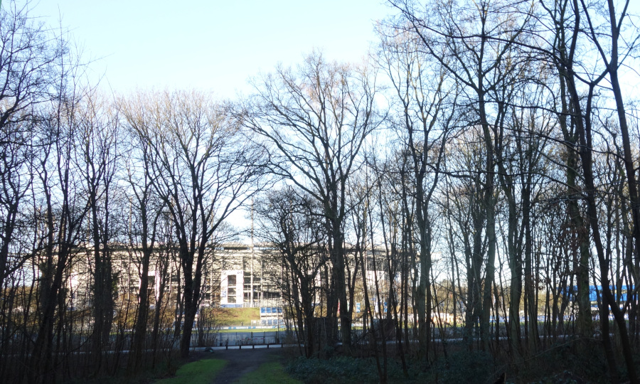 Das HSV-Stadion rechter Hand