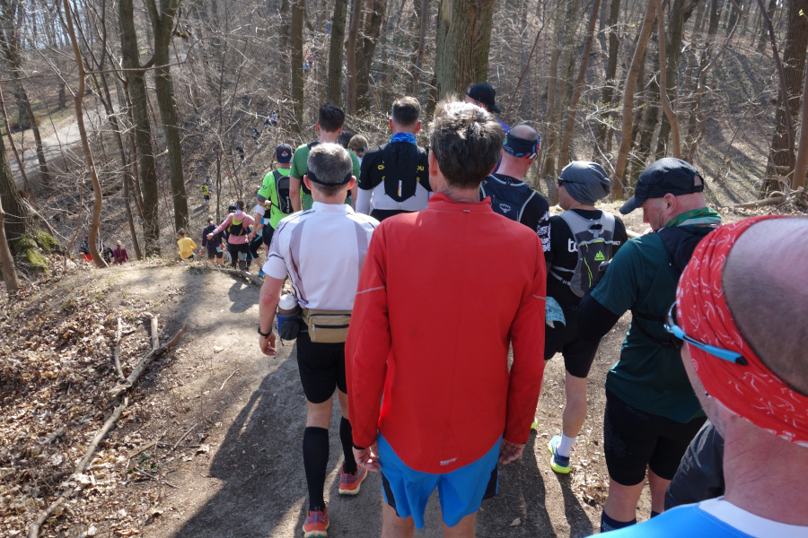 Stau auf dem Singletrail