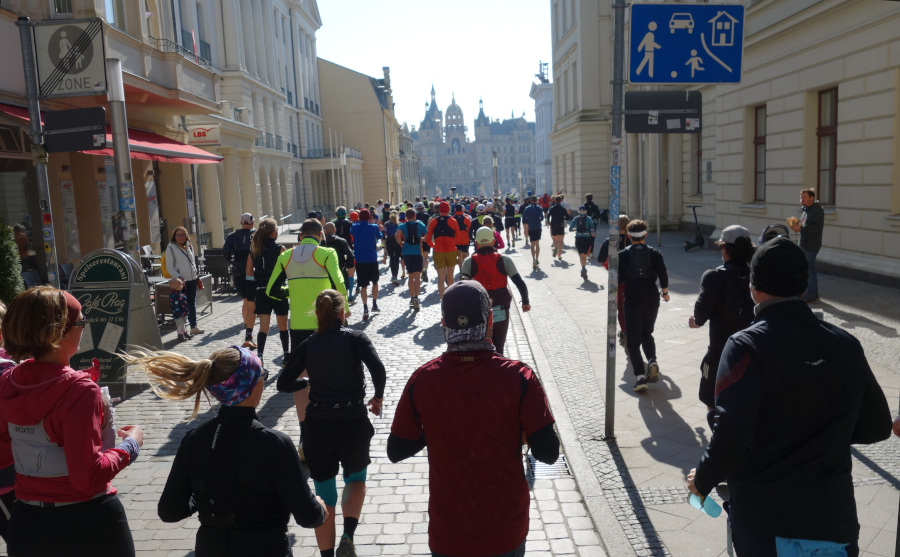 Die Fußgängerzone runter zum Schloß